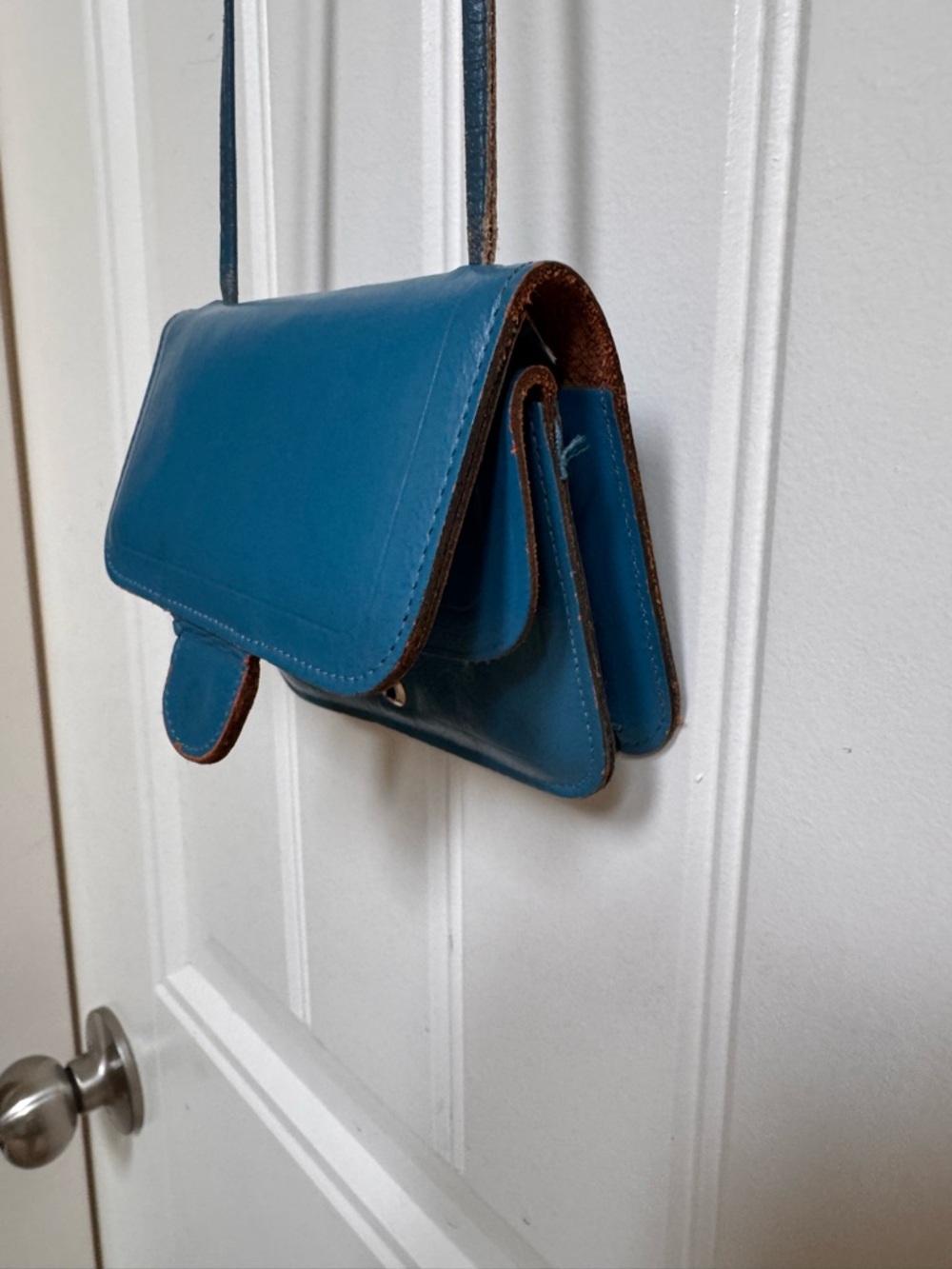 VTG Mundi Teal Cowhide Leather Mini Wallet Purse with Mirror. 5” by 4” by 1” - Picture 5 of 11